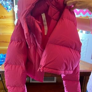 Lululemon pink puffer size 0. Never been worn. Free shipping!